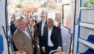 Fellner y Manzur entregaron ambulancias e inauguraron mejoras en el hospital de Maimar�