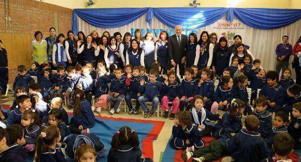 Bonfatti inaugur� obras en escuelas de Reconquista