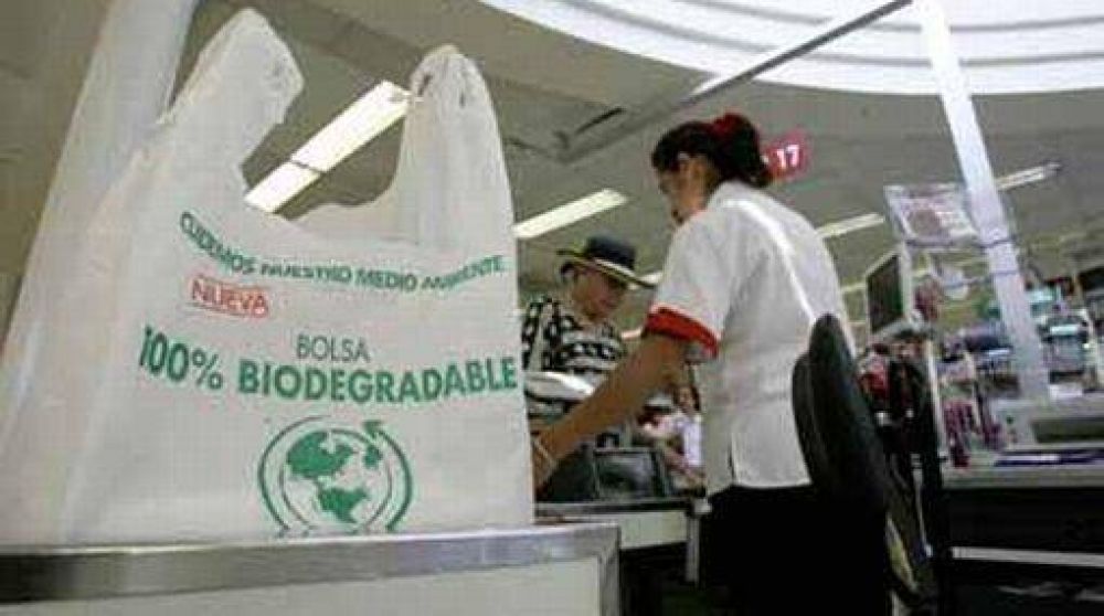 Juana Koslay: concientizan a supermercados sobre el uso de bolsas biodegradables