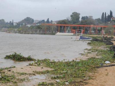 Isle�os y pescadores son los m�s afectados por la crecida del r�o Paran�