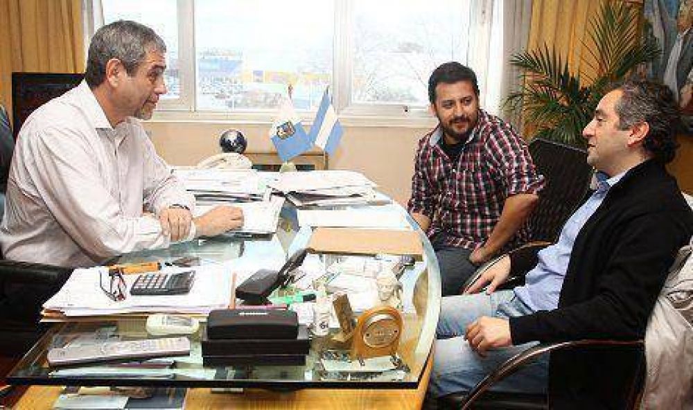 Avellaneda: Ferraresi recibi� al diputado Andr�s �Cuervo� Larroque
