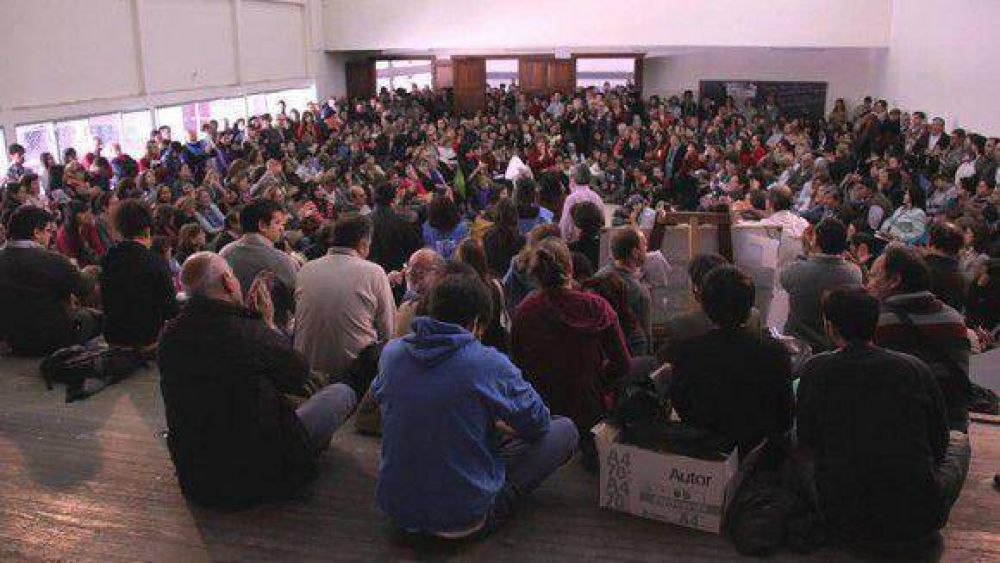 La Justicia intervendr� en el conflicto de la UNT y Adiunt seguir� de paro
