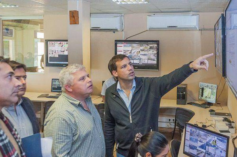 PARTIDO DE LA COSTA: Juan Pablo de Jes�s se reuni� con autoridades del Ministerio de Seguridad bonaerense