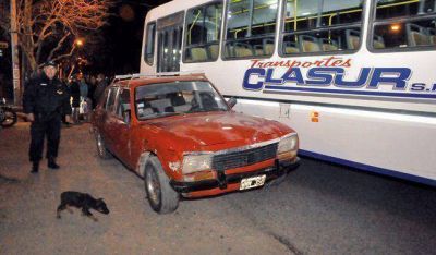 Se qued� sin frenos y por esquivar un colectivo, atropell� a tres mujeres