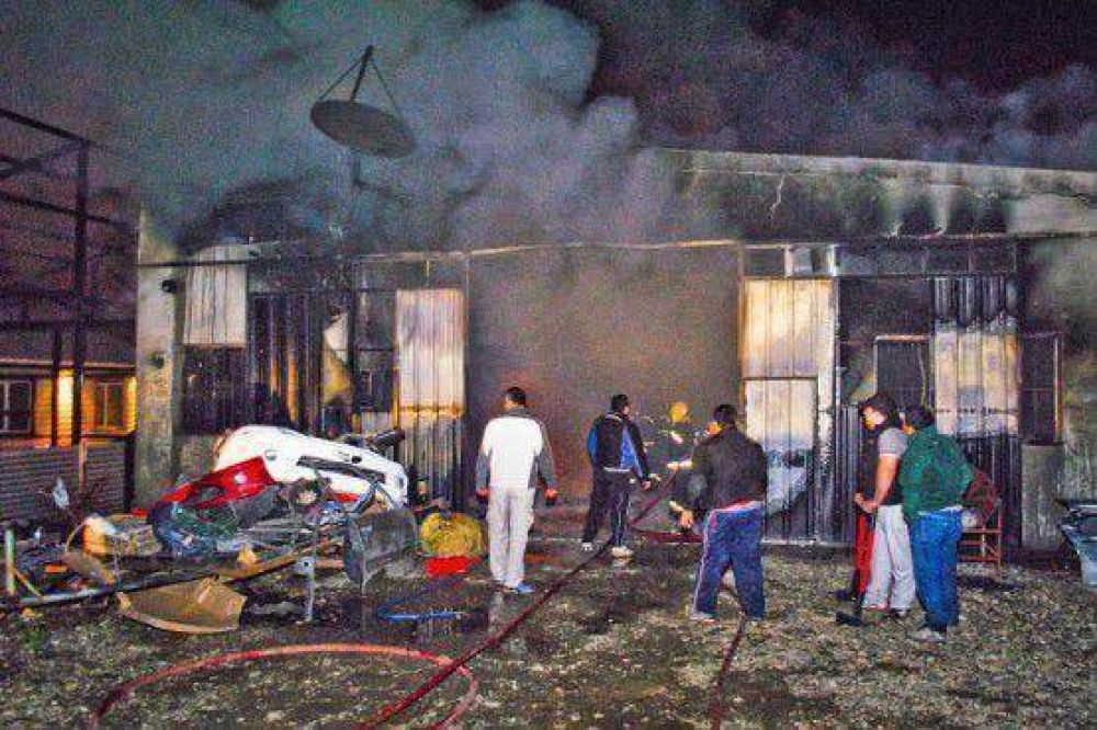 Incendio en un taller del barrio Evita
