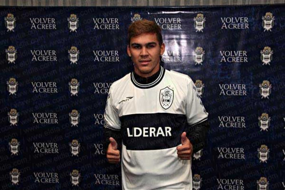 Rojas firm� y lo presentaron, Nery se qued� con las ganas