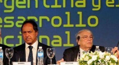 Entre chispazos por el C�non al Agua, ahora Scioli se re�ne con la UIA