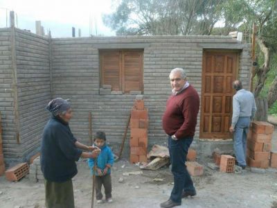 Avanza la construcci�n de 40 viviendas productivas en Ancasti