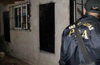 Nuevo operativo en �kiosco� de drogas en el barrio Libertad