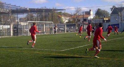 Uni�n empat� en Buenos Aires con Brown de Adrogue