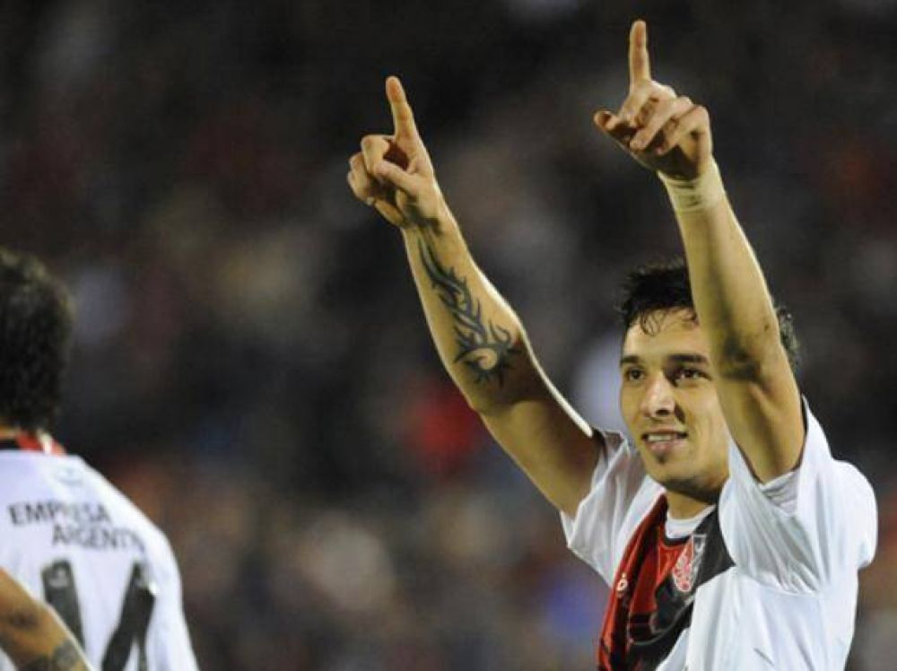 Newell's: Aprobado en el Parque, Scocco ya es el nueve