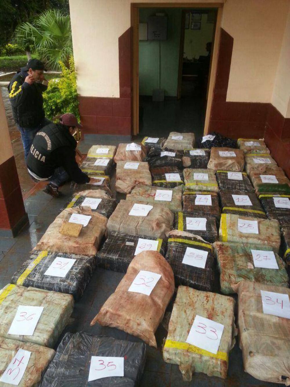 Cay� por intentar violar a un ni�o y luego se supo que era el custodio de una carga de marihuana de 830 kilos