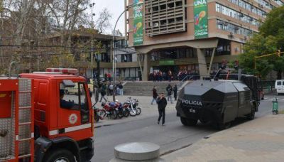 Mestre le sac� la roja a Ciudad de C�rdoba