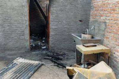 Un verdadero milagro: un ni�o sobrevive al incendio total de una vivienda
