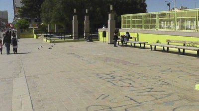 Vacunar�n contra la hepatitis B en un tr�iler instalado en la Escuela 83