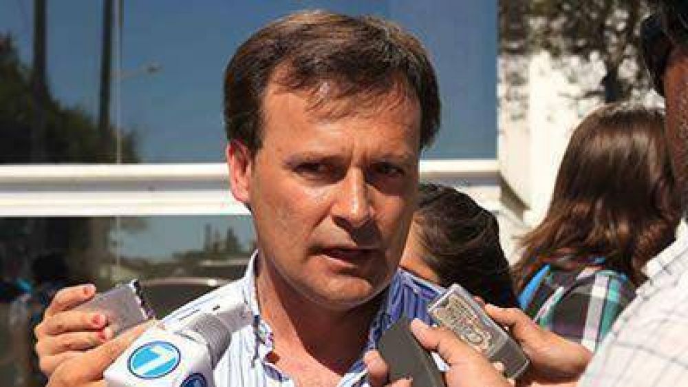 Mac Karthy define si se postular� en 2015