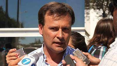 Mac Karthy define si se postular� en 2015
