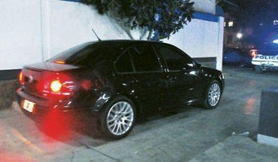 Detuvieron a una agente federal y a un remisero al que le bale� el auto