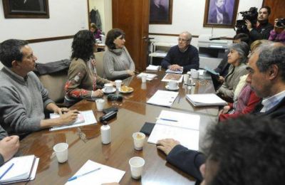 Para sortear la crisis, dan forma al nuevo estatuto