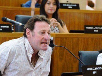 El kirchnerismo le pega duro al MPN y Quiroga