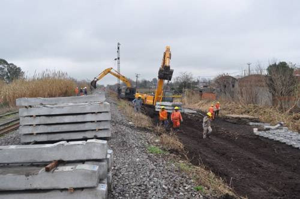 La recuperaci�n del sistema ferroviario ya lleg� a la ciudad: reemplazan viejos durmientes y rieles