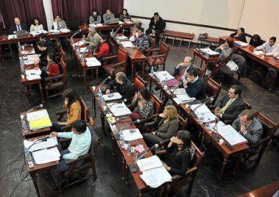 DURA REACCI�N DE CONCEJALES OFICIALISTAS CONTRA VETOS DEL EJECUTIVO MUNICIPAL