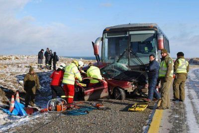 Dos argentinos murieron al chocar un colectivo y un auto