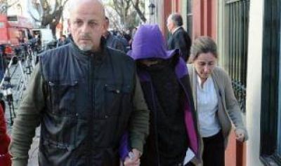 El joven que estaba con la nena desaparecida qued� detenido acusado de 