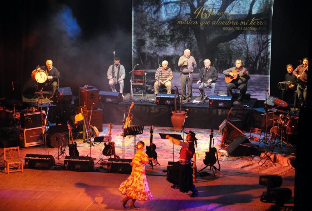 El intendente Infante encabez� la Velada de Gala en el teatro 25 de Mayo �Los festejos de la ciudad se convirtieron en una atractiva alternativa para los turistas de todo el pa�s�