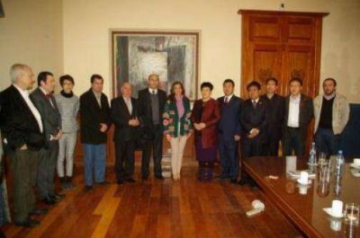 La gobernadora Claudia de Zamora a autoridades de empresas chinas inversoras en energ�a