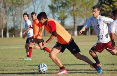 Douglas y otra victoria amistosa ante Defensores de Villa Ramallo