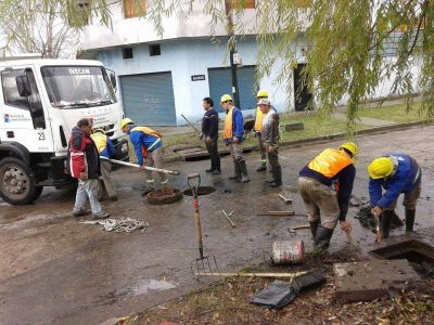 Lomas de Zamora: limpian sumideros y desobstruyen desag�es para evitar anegamientos en el distrito