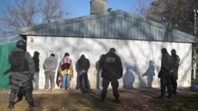 En dos allanamientos incautaron $ 15.000 e imputaron a un joven por el atraco a G�mez