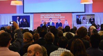 Con met�foras futboleras, Scioli areng� a sus funcionarios a militar por su candidatura