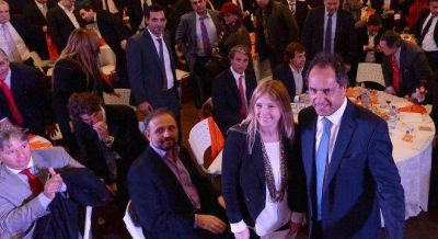 Con met�foras n�uticas, Scioli areng� a su gabinete a poner �proa hacia 2015�