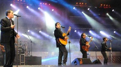 Los Nocheros en plaza Espa�a en el festival gratuito �Toda Salta de fiesta�