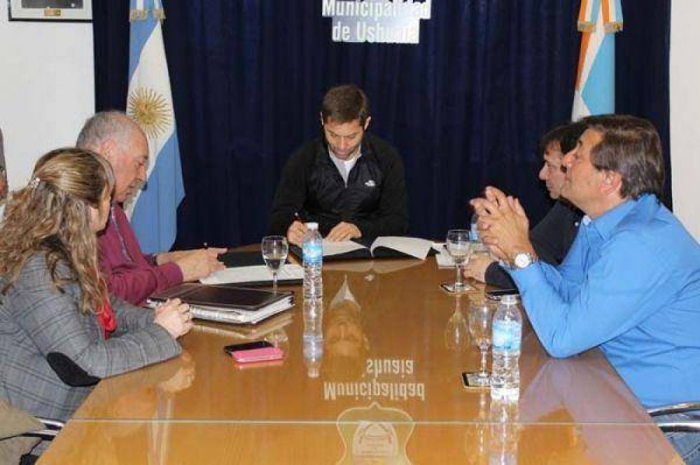 Municipalidad de Ushuaia: Se firm� un Convenio por Desarrollo Habitacional 