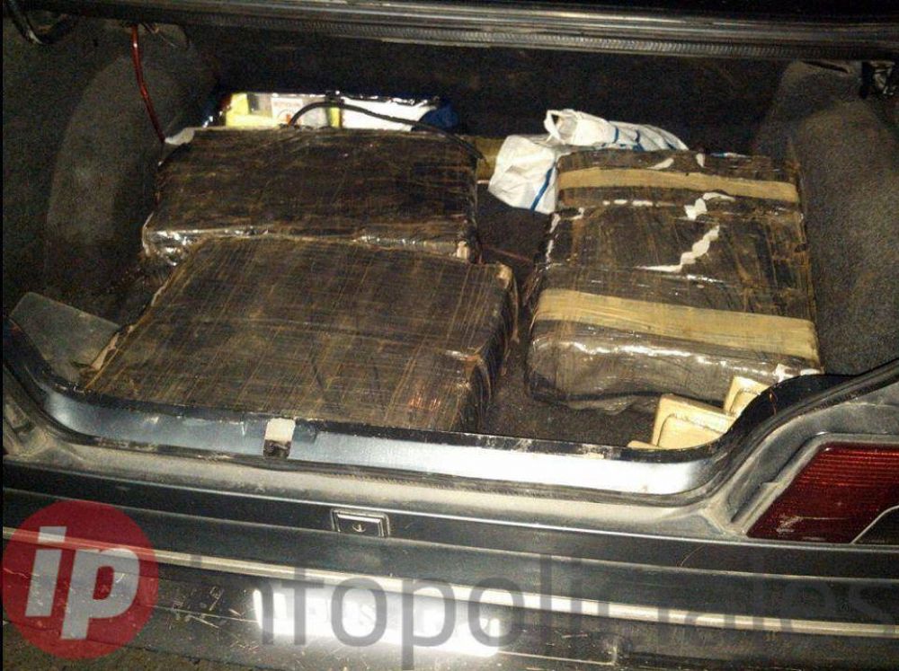 Esteban Echeverria: Secuestraron auto que trasladaba 120 kilos de marihuana