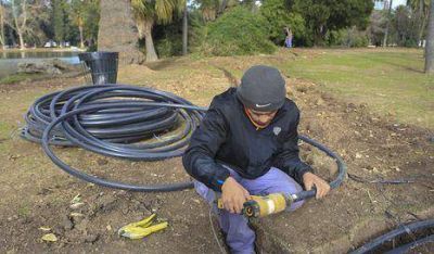 Instalan nuevo sistema de riego en plaza del Rosedal