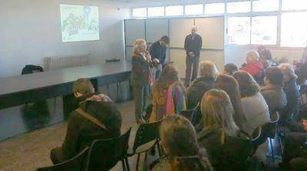 Capacitan al personal auxiliar de las escuelas municipales