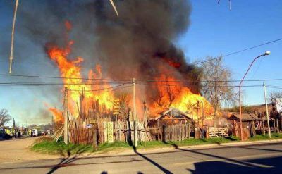 Voraz incendio destruy� un comercio en Azul