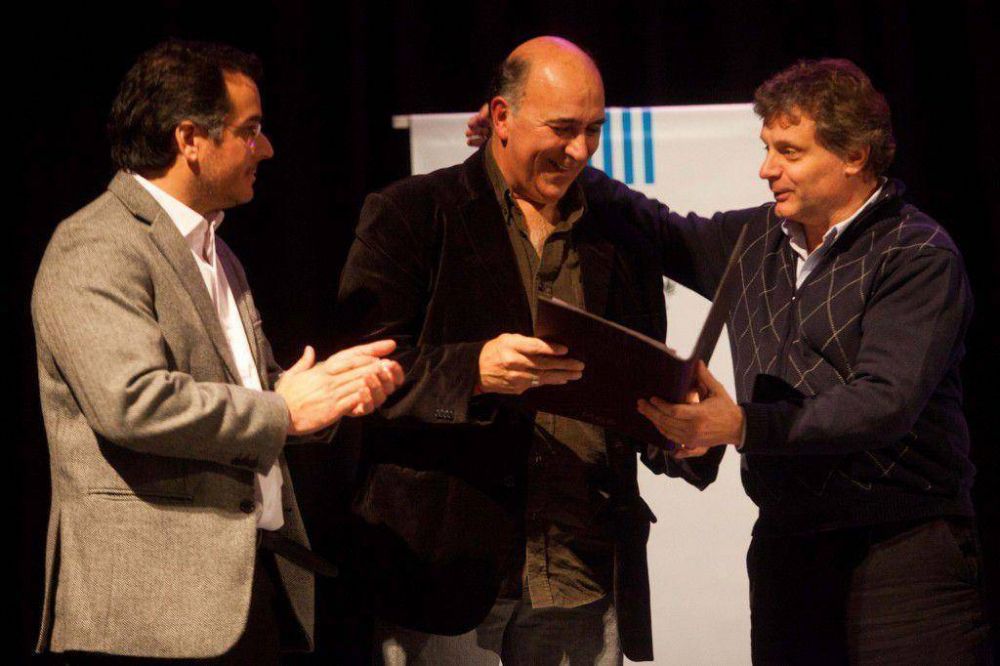 Cultura: Otra caja pol�tica de Pulti