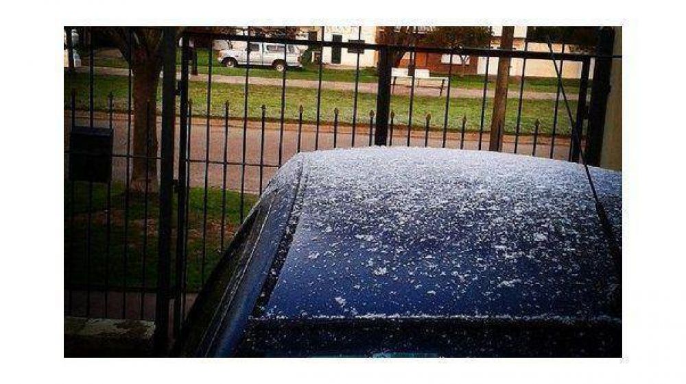 Balcarce amaneci� con nieve por la ola polar