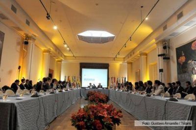La Unasur discuti� la situaci�n econ�mica regional y el avance del Banco del Sur en Buenos Aires