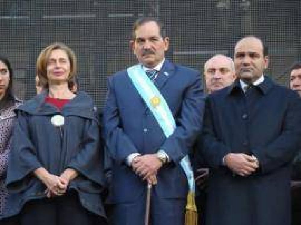 Manzur renuncia al Ministerio y viene a disputarle a Betty la candidatura alperovichista a gobernador 2015