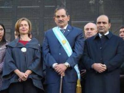 Manzur renuncia al Ministerio y viene a disputarle a Betty la candidatura alperovichista a gobernador 2015