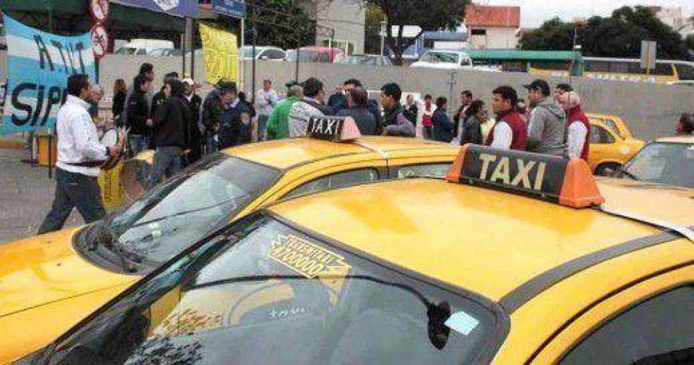 Peones de taxis, en pie de guerra contra la patronal y la unificaci�n