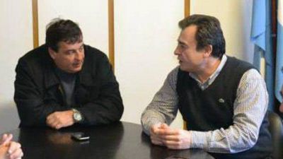 Intendente ex bustista se mostr� con un precandidato
