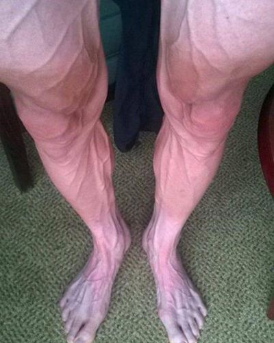 Foto: las piernas de un ciclista en el Tour de Francia