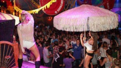 Clausuran un boliche en Espa�a por pr�cticas sexuales colectivas